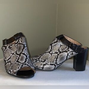 Vionic- Kaia Snakeskin Stacked Heel Sandal size 11 (USA)